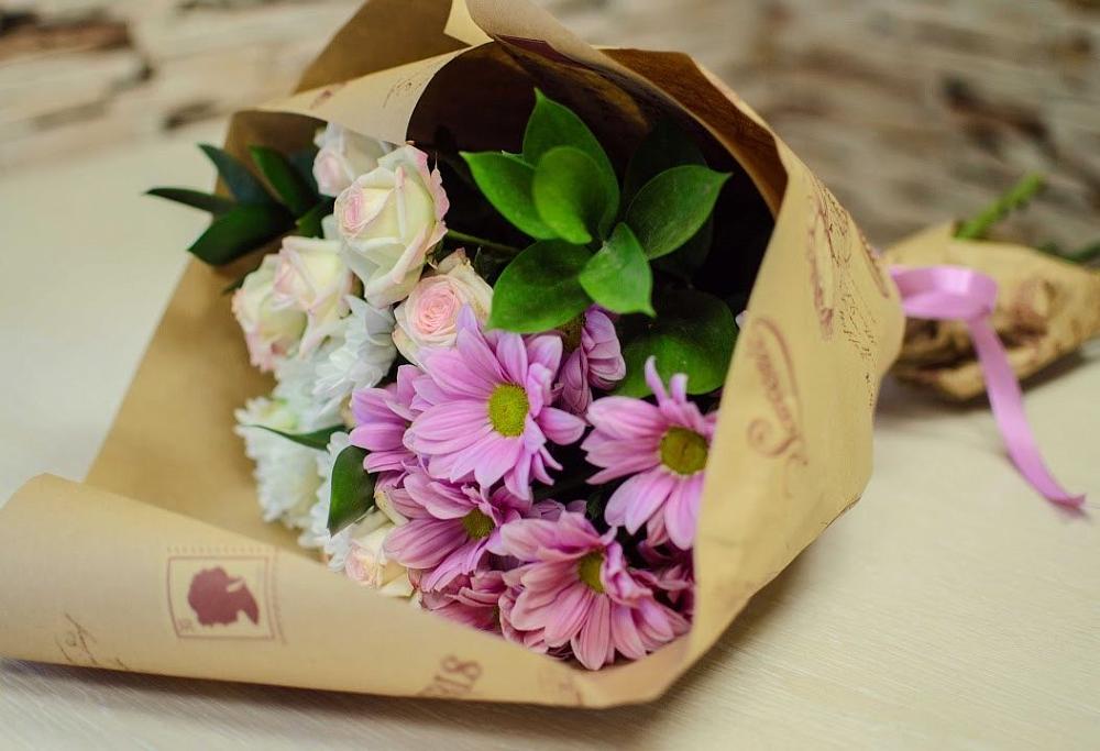 Букет цветов из: Розы и Хризантемы в Сельхозтехнике