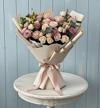 Букет цветов из:  Розы и Лизиантусы в Сельхозтехнике