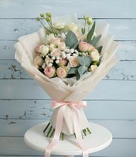 Букет цветов из:  Розы и Лизиантусы в Сельхозтехнике