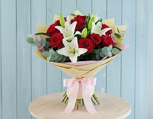 Букет цветов из:  Лилии и Розы в Сельхозтехнике