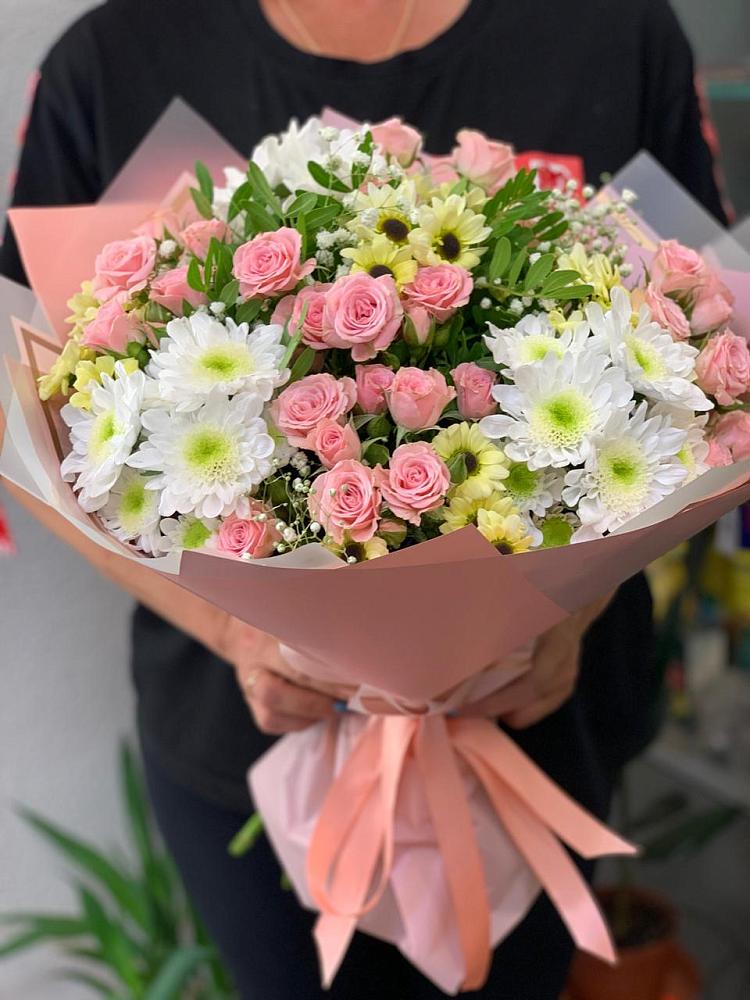 Букет цветов из: Розы и Хризантемы в Сельхозтехнике