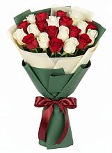 Букет Микс из красных и белых роз в Сельхозтехнике