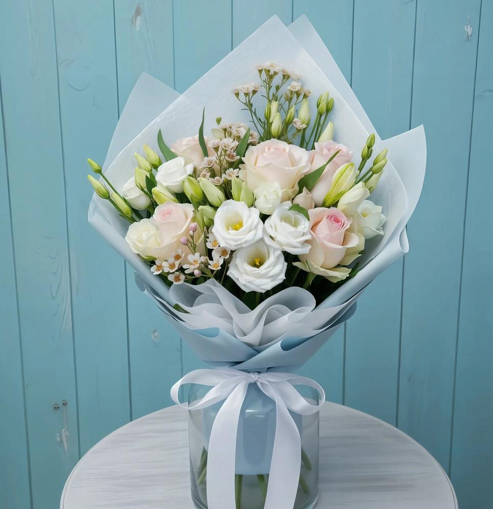 Букет цветов из: Розы и Лизиантусы в Сельхозтехнике