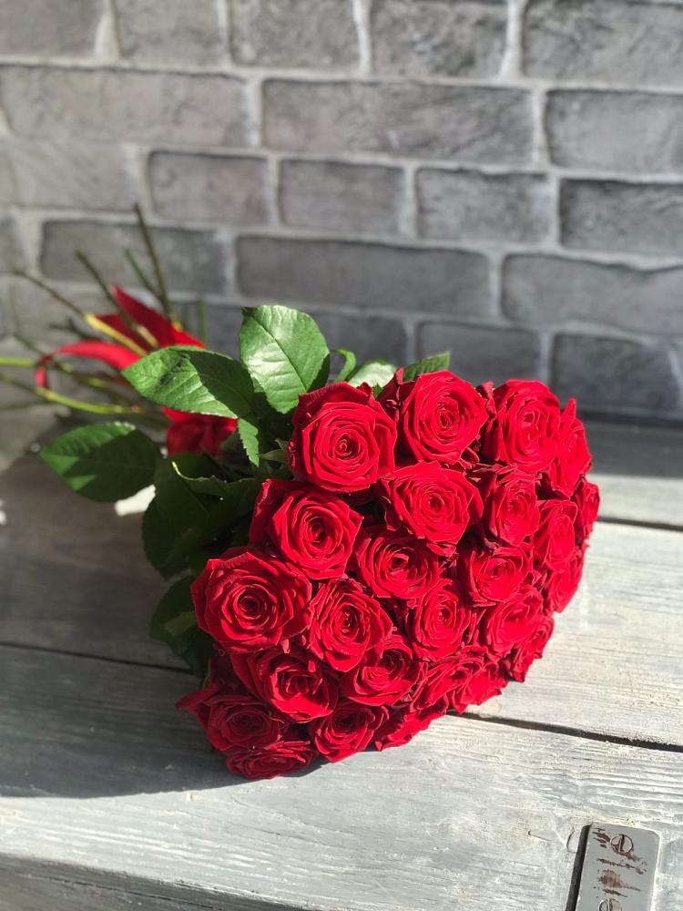 Букет Красные розы Фридом в Сельхозтехнике