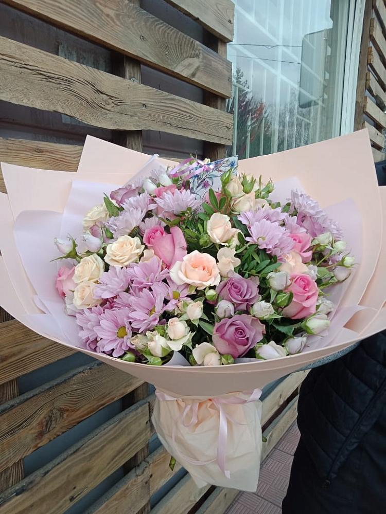 Букет цветов из: Розы и Хризантемы в Сельхозтехнике