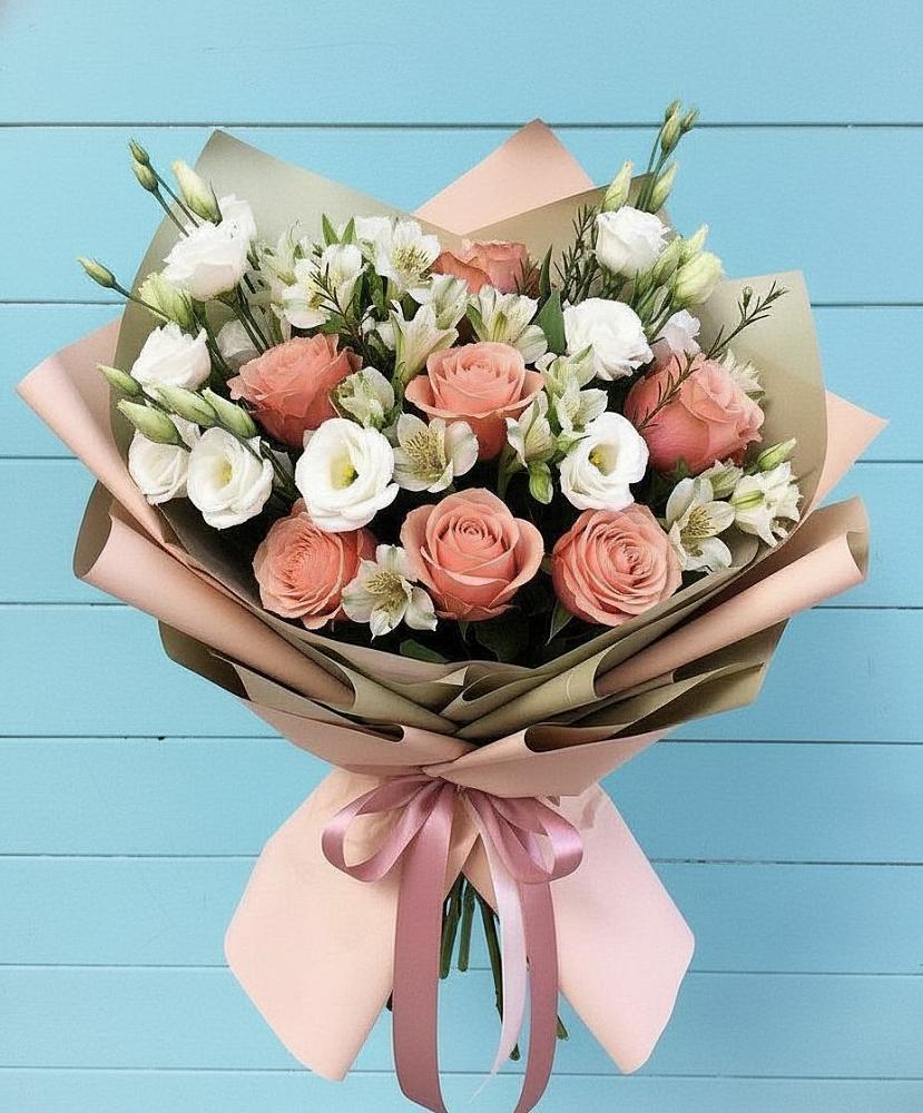 Букет цветов из: Розы, Альстромерии и Лизиантусы в Сельхозтехнике