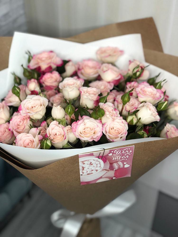 Букет цветов из: Розы в Сельхозтехнике