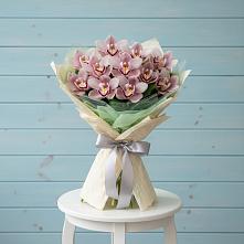 Букет цветов из:  Орхидеи и Розы #REPLACE_PRED# Сельхозтехнике