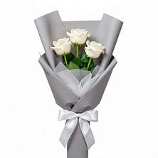 Букет 3 белые розы в Сельхозтехнике