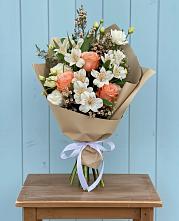 Букет цветов из:  Альстромерии, Лизиантусы, Розы и Хризантемы в Сельхозтехнике