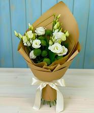 Букет цветов из:  Хризантемы и Лизиантусы в Сельхозтехнике