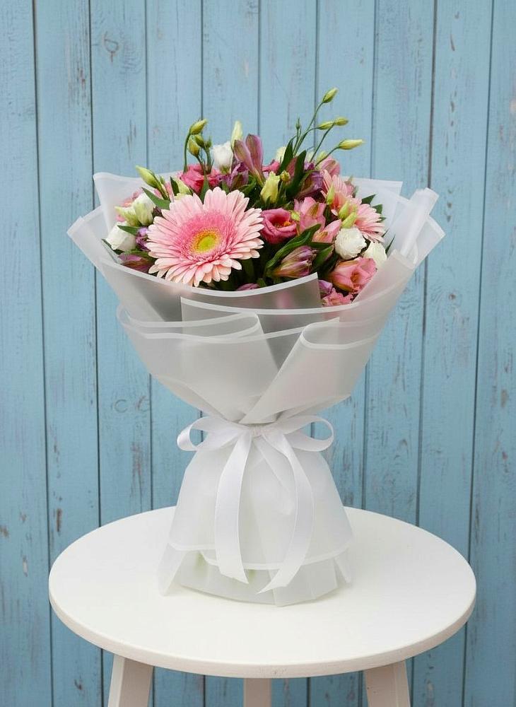 Букет цветов из: Герберы, Альстромерии и Лизиантусы в Сельхозтехнике