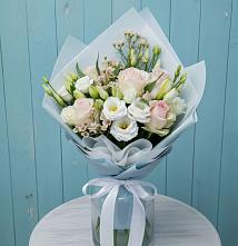 Букет цветов из:  Розы и Лизиантусы в Сельхозтехнике