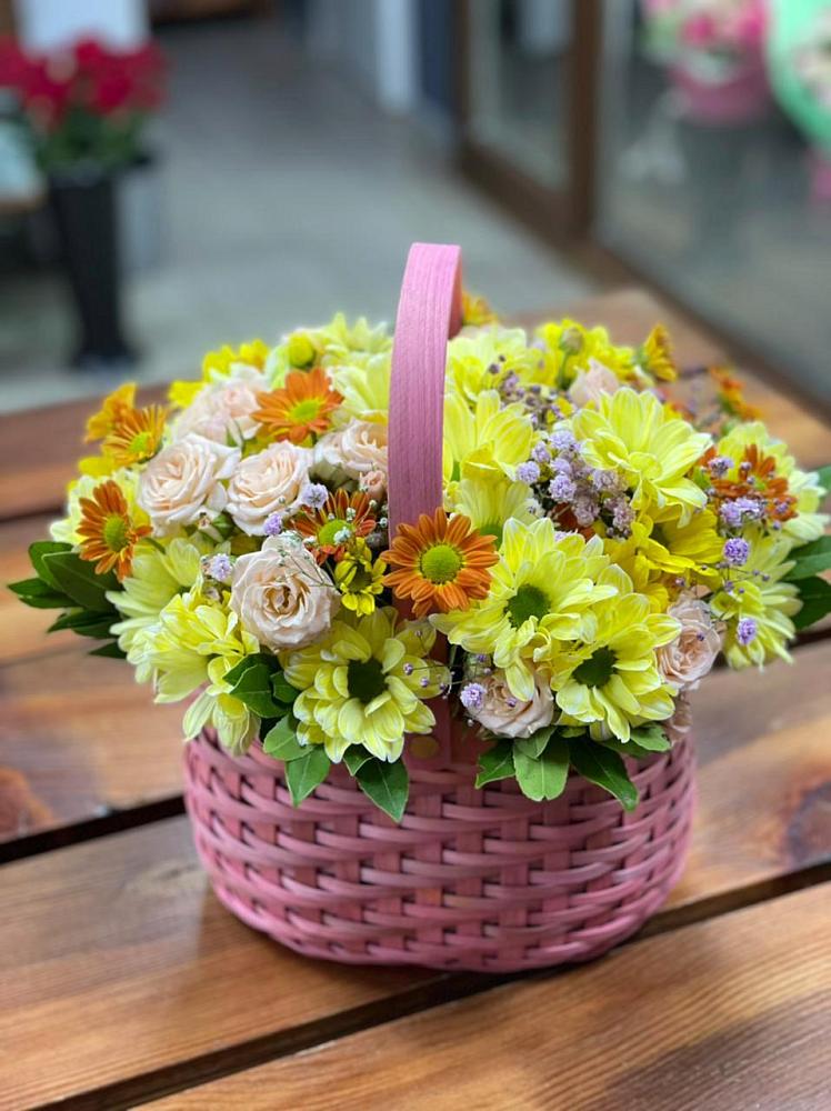 Цветочная композиция из Хризантемы и Розы в корзине в Сельхозтехнике