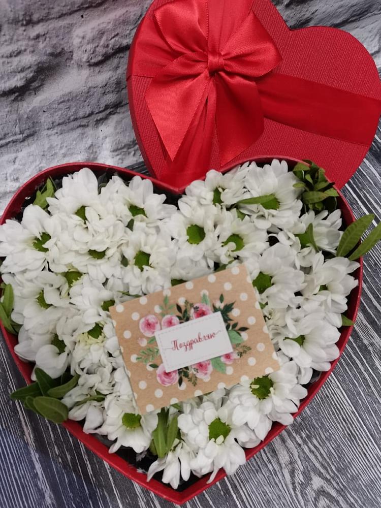 Цветочная композиция из Хризантемы в виде сердца в Сельхозтехнике