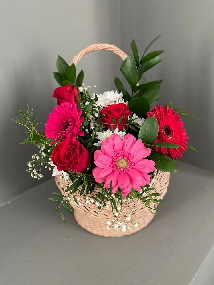 Цветочная композиция из Розы, Хризантемы и Герберы в корзине в Сельхозтехнике