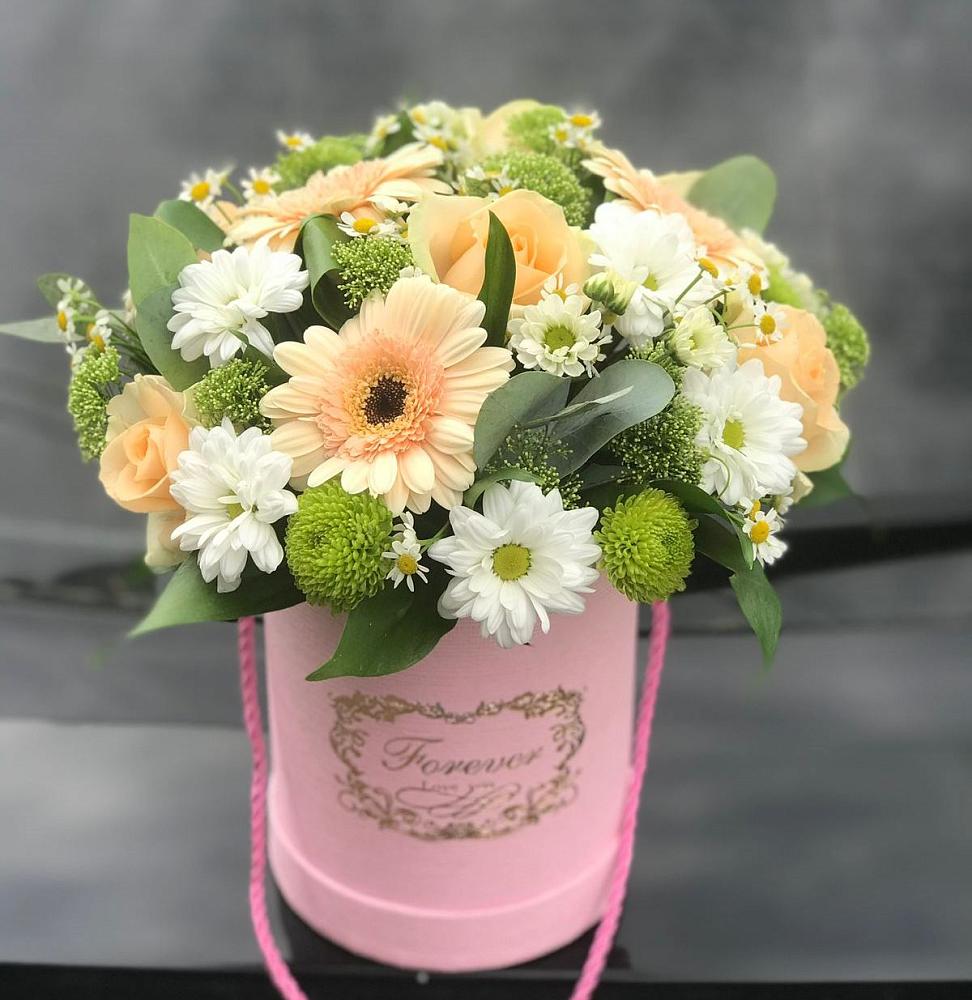 Цветочная композиция из Розы, Герберы и Хризантемы в шляпной коробке в Сельхозтехнике