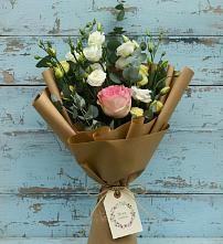 Букет цветов из:  Розы и Лизиантусы в Сельхозтехнике