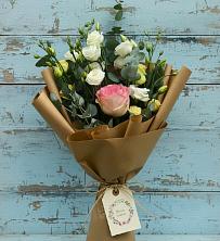 Букет цветов из:  Розы и Лизиантусы в Сельхозтехнике