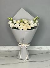 Букет цветов из:  Розы и Лизиантусы в Сельхозтехнике